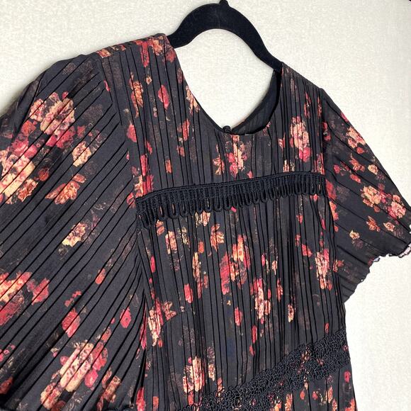 FOXIEDOX Anthropologie Biella Floral Lace Flutter Sleeve Mini Dress Size Small - Picture 3 of 15